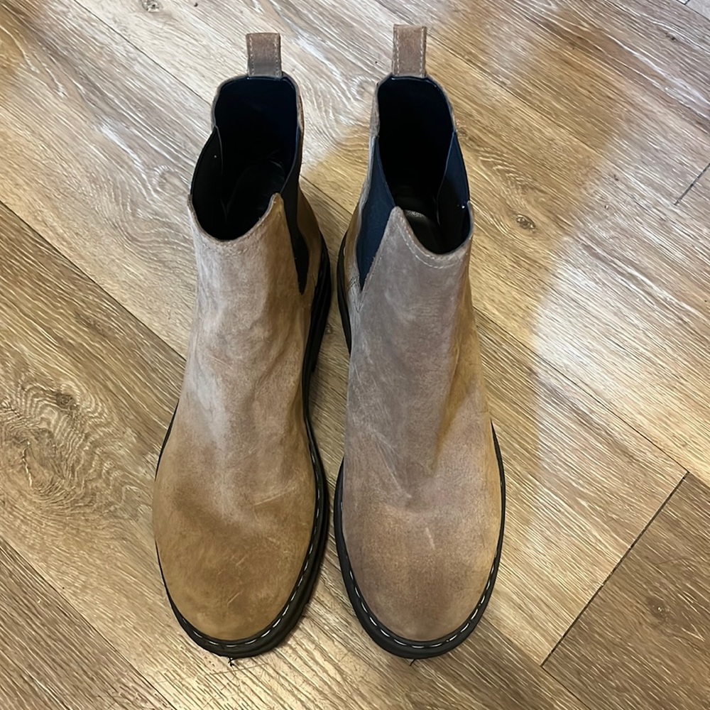 Marc Fisher Padmia Chelsea Suede boots size 8, worn twice.